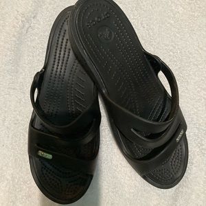 🍁Crocs Patricia black sandals.